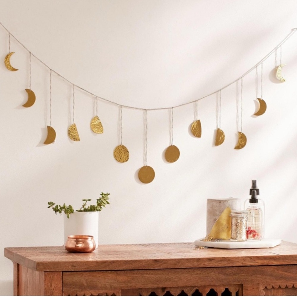 Hammered Metal Moon Cycle Banner